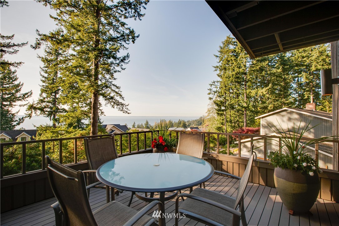 629 Fieldston Road Bellingham, WA 98225 - Photo 11 of 25 a balcony with table and chairs