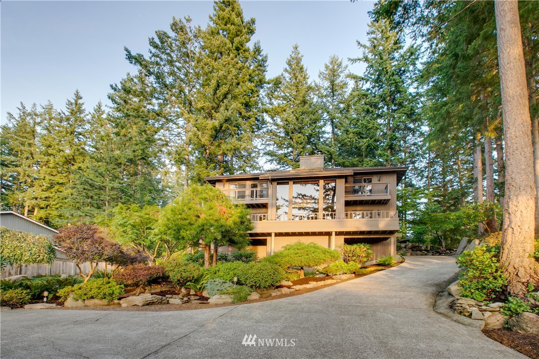 629 Fieldston Road Bellingham, WA 98225 - Photo 4 of 25 front view of a house with a street