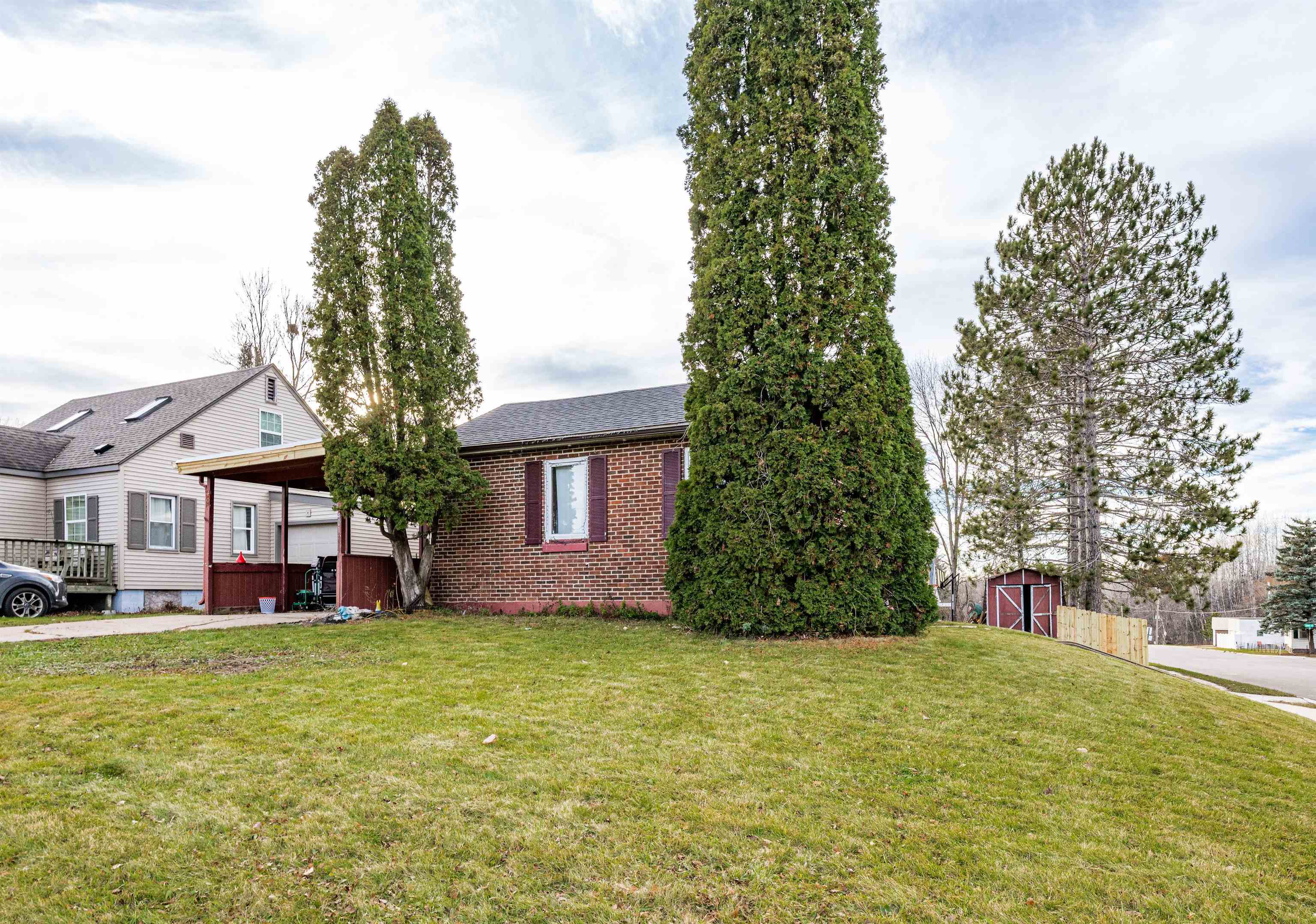 401 Memorial Drive Buhl, MN 55713 - Photo 2 of 12