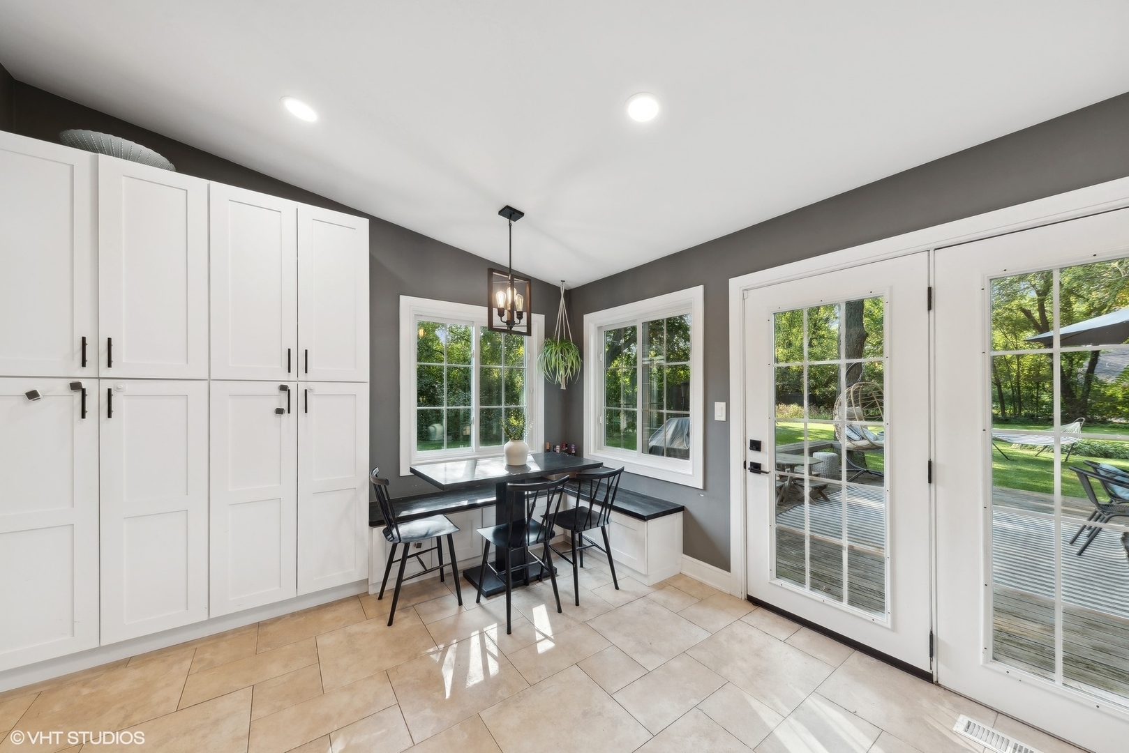 205 West Willow Road Prospect Heights, IL 60070 - Photo 10 of 30 a view of a livingroom with furniture window and outside view
