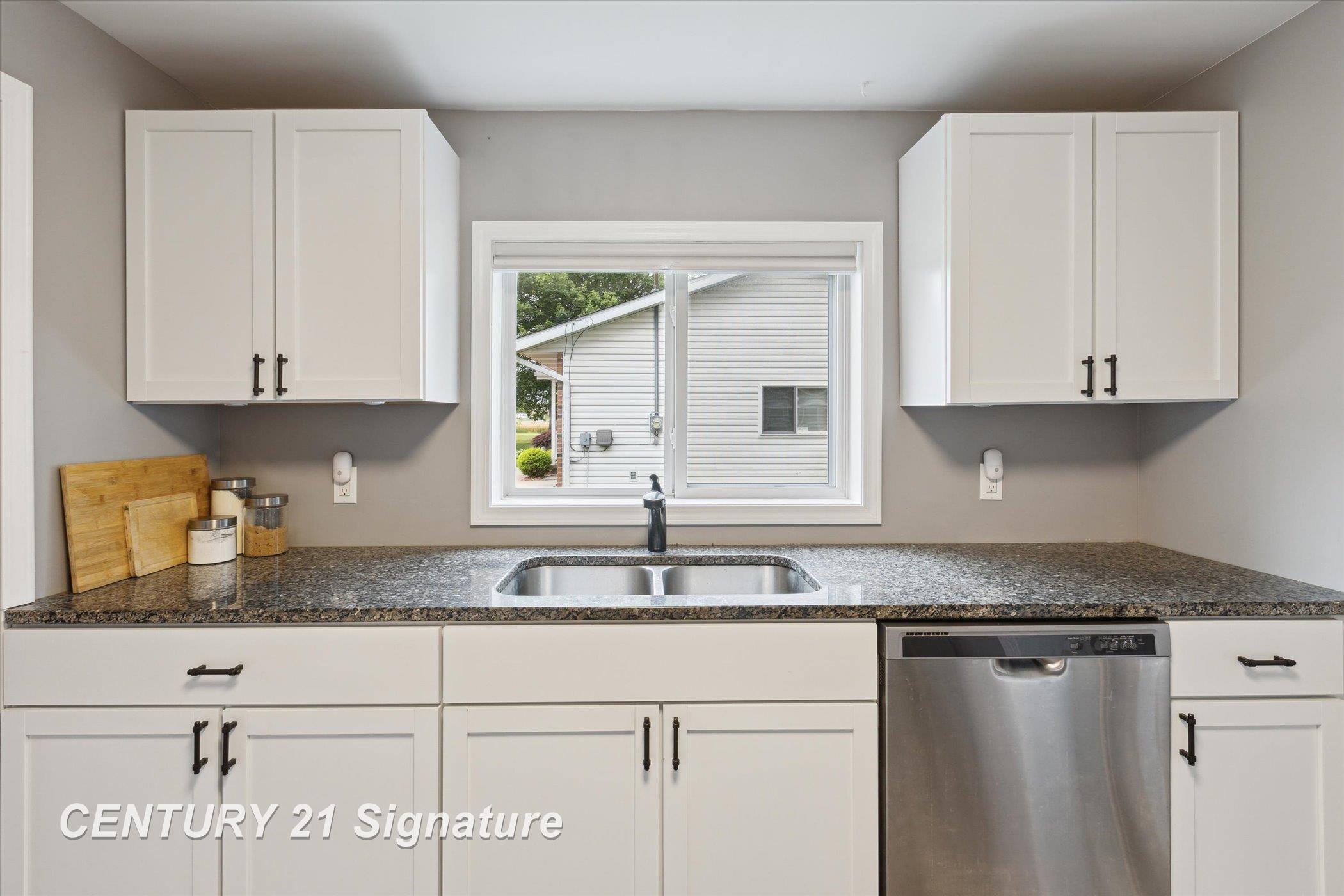 6357 Mackinaw Road Saginaw, MI 48604 - Photo 13 of 46 50181088-bb87890f-3ef4-4ded-a372-76c88673b8ae.JPG
