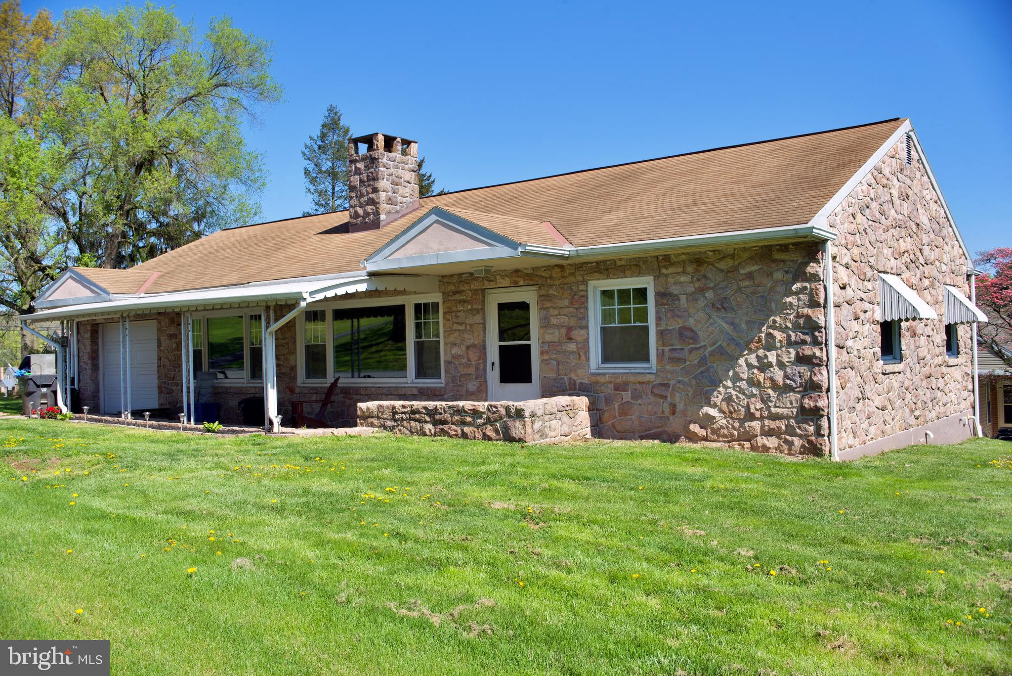 4725 Hillside Road Reading, PA 19606 - Photo 1 of 43 Welcome Home!