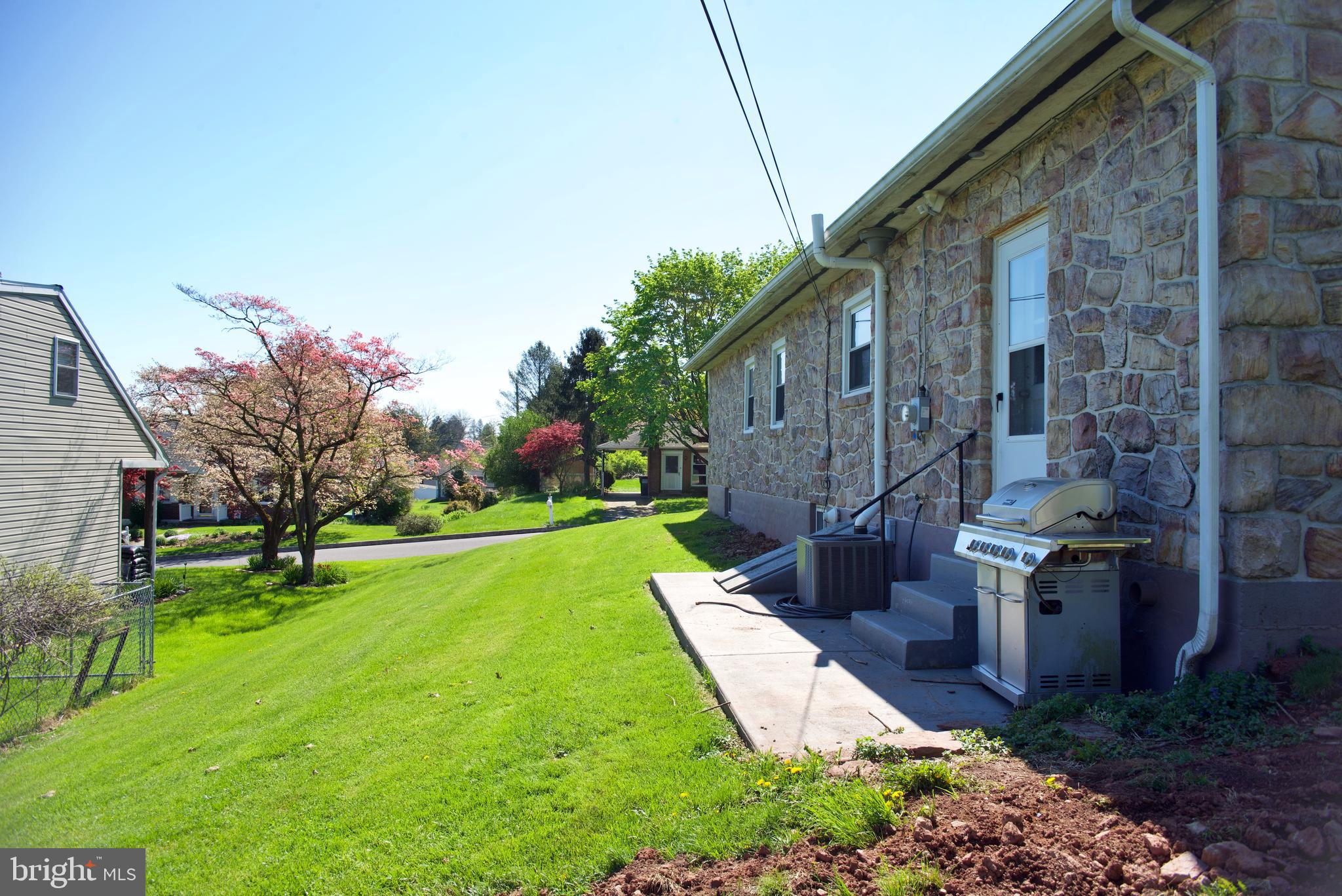 4725 Hillside Road Reading, PA 19606 - Photo 4 of 43 Gallery Image 4