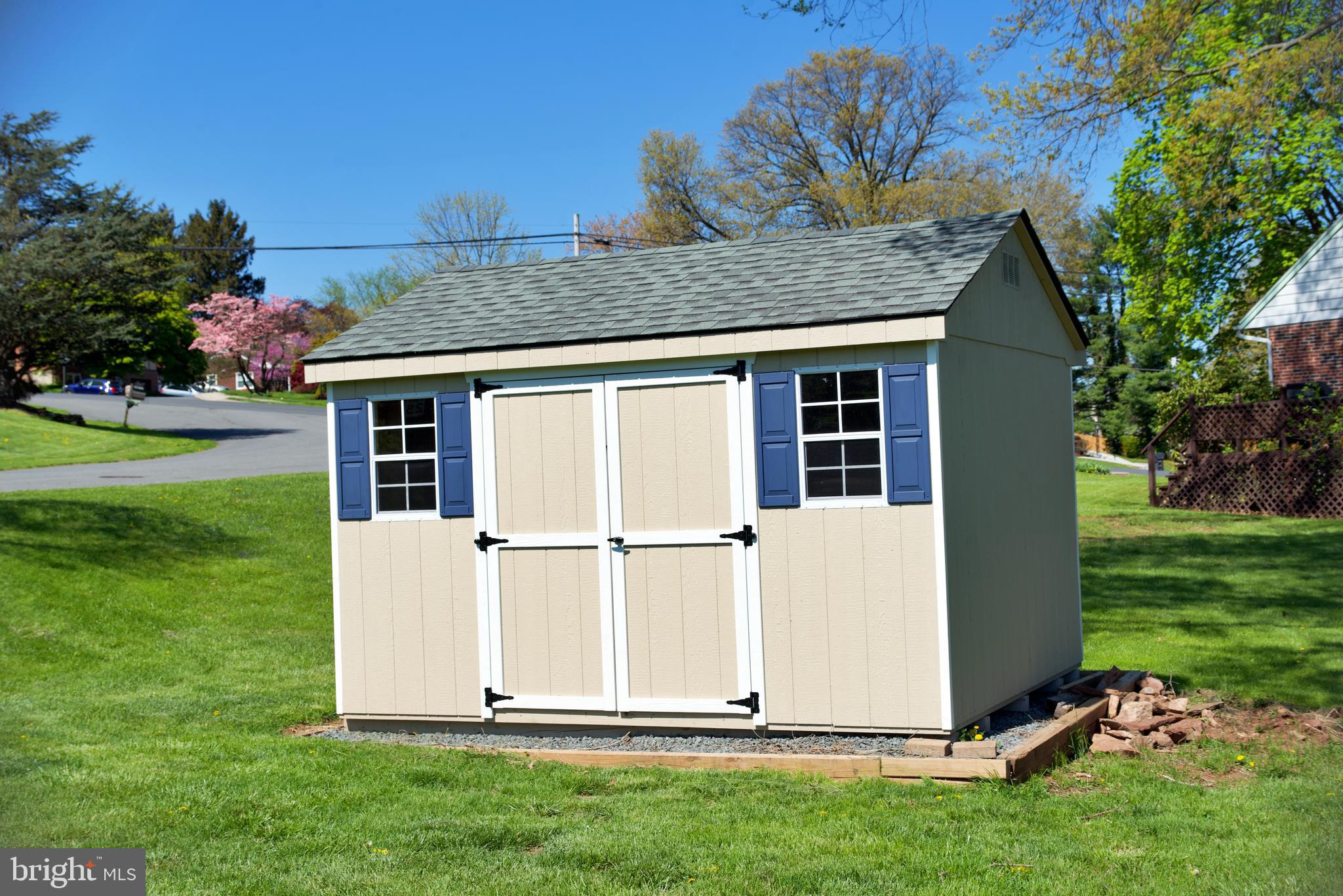 4725 Hillside Road Reading, PA 19606 - Photo 41 of 43 Large shed in yard