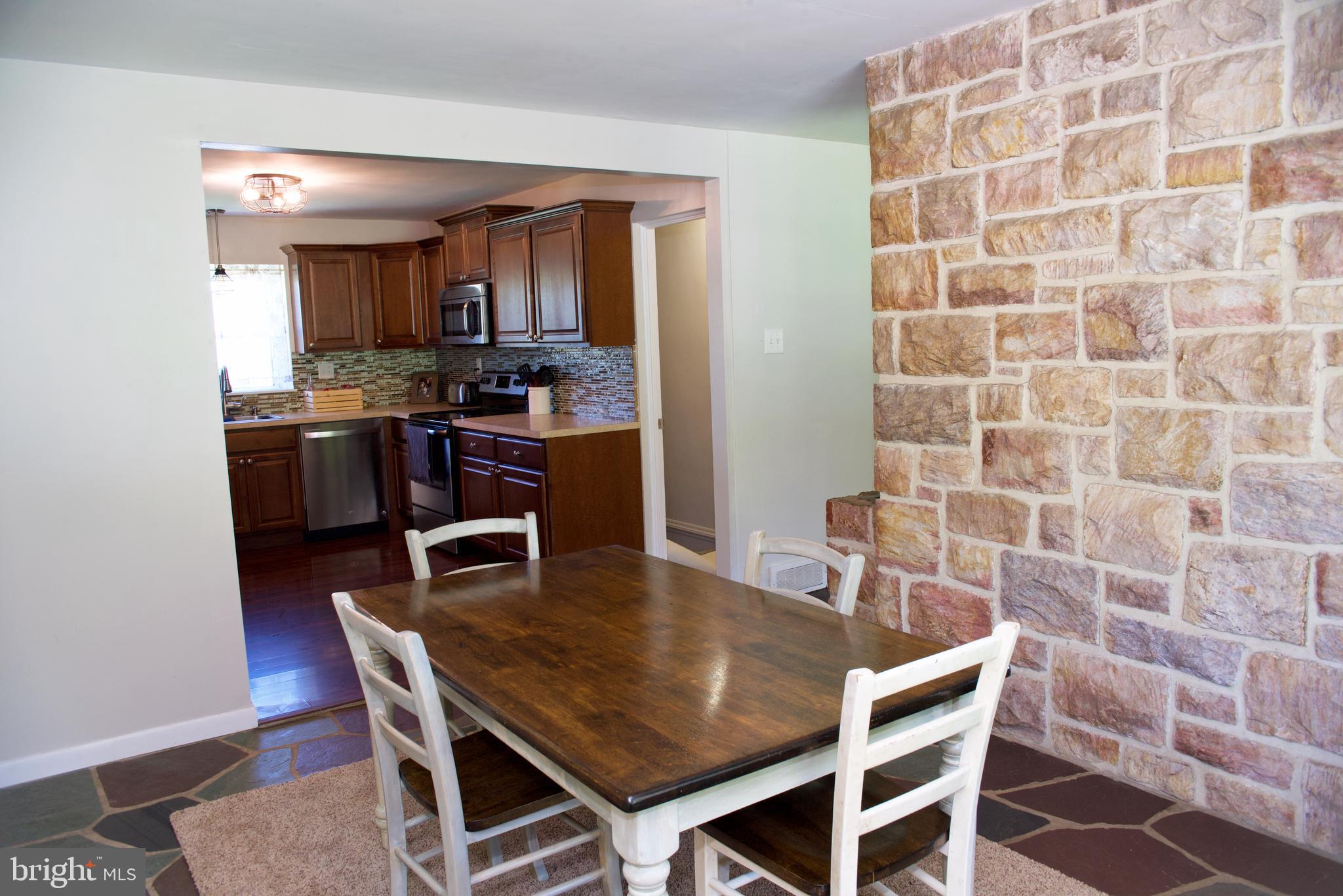 4725 Hillside Road Reading, PA 19606 - Photo 9 of 43 Dining Room