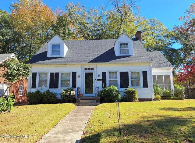 $2,400 | 215 Lewis Street, Greenville, NC 27858
