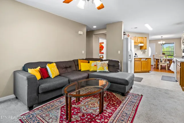 $299,900 | 209 Covington Lane, Maryville, TN 37804