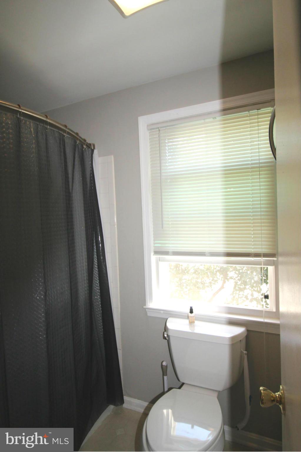 11186 Silentwood Lane Reston, VA 20191 - Photo 17 of 30 Bath (Master)