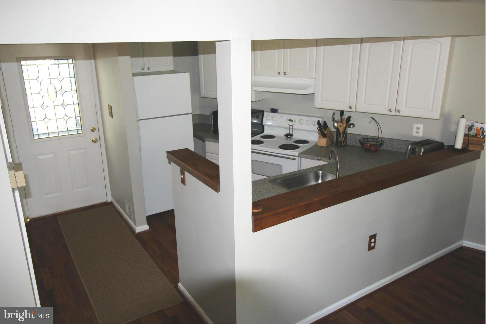 11186 Silentwood Lane Reston, VA 20191 - Photo 3 of 30 Kitchen