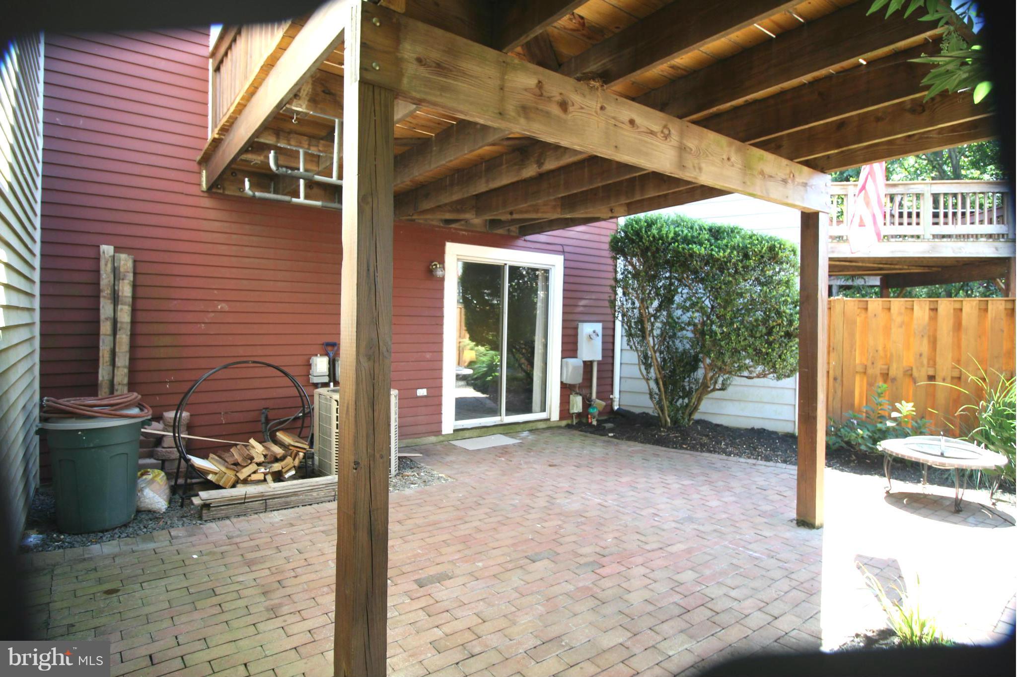 11186 Silentwood Lane Reston, VA 20191 - Photo 24 of 30 Exterior (Rear)