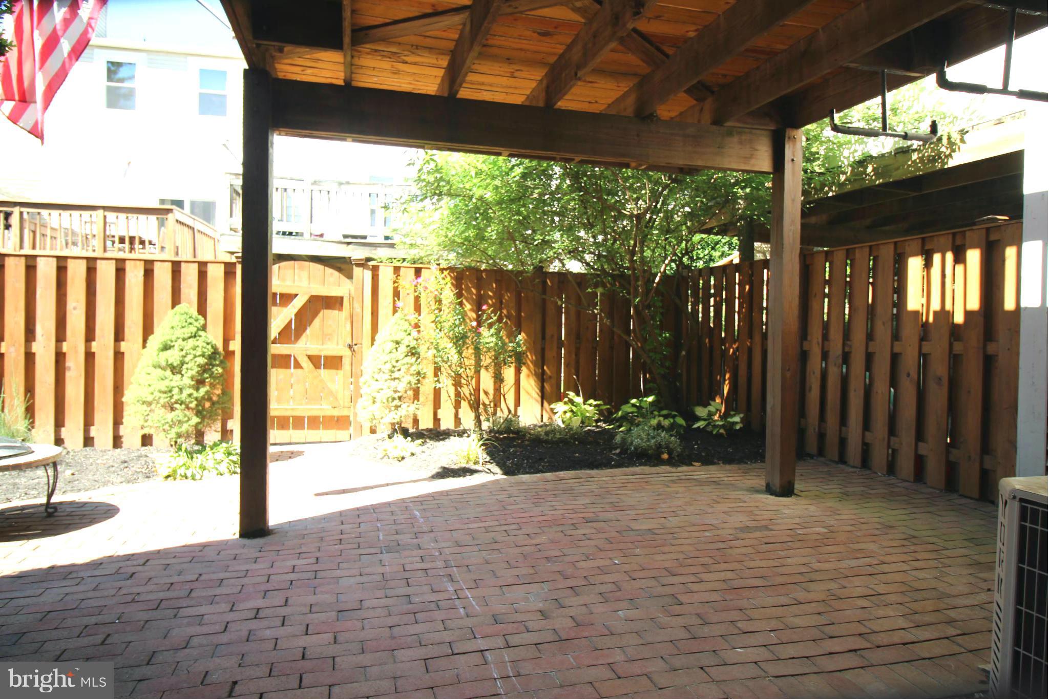 11186 Silentwood Lane Reston, VA 20191 - Photo 25 of 30 Exterior (Rear)