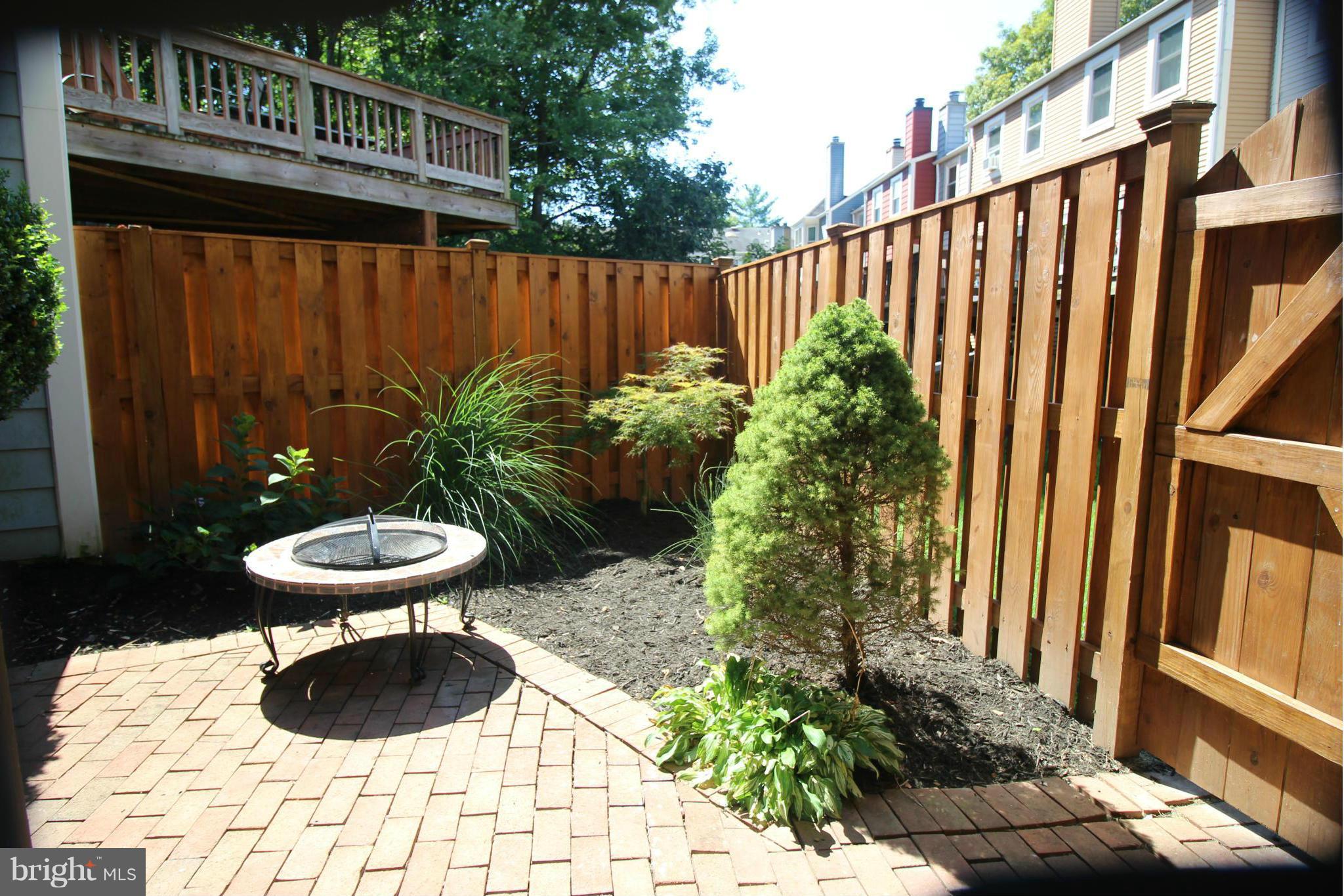 11186 Silentwood Lane Reston, VA 20191 - Photo 27 of 30 Exterior (Rear)