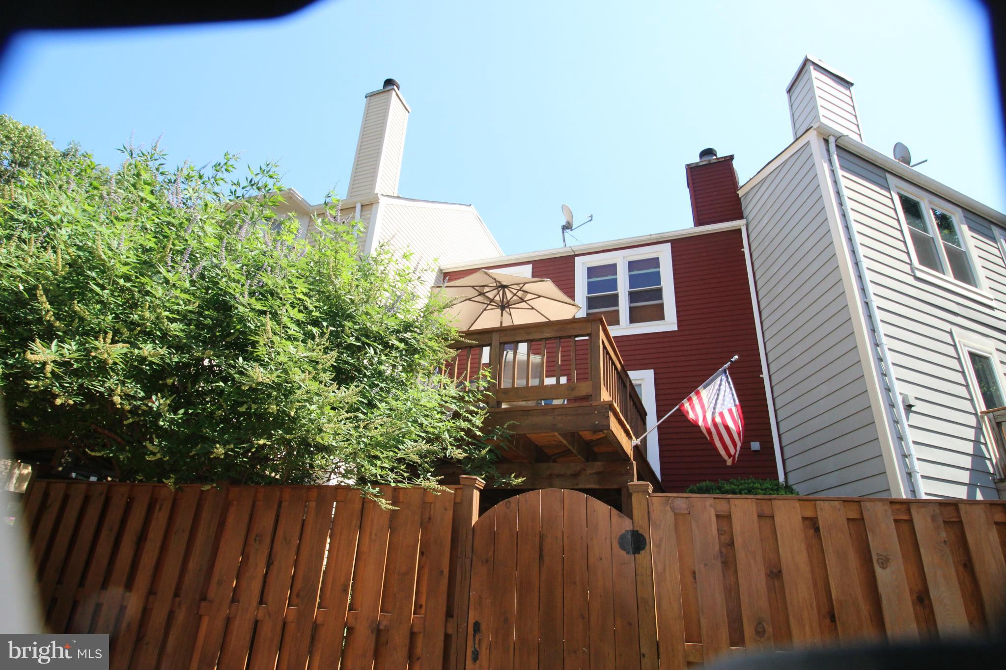 11186 Silentwood Lane Reston, VA 20191 - Photo 28 of 30 Exterior (Rear)