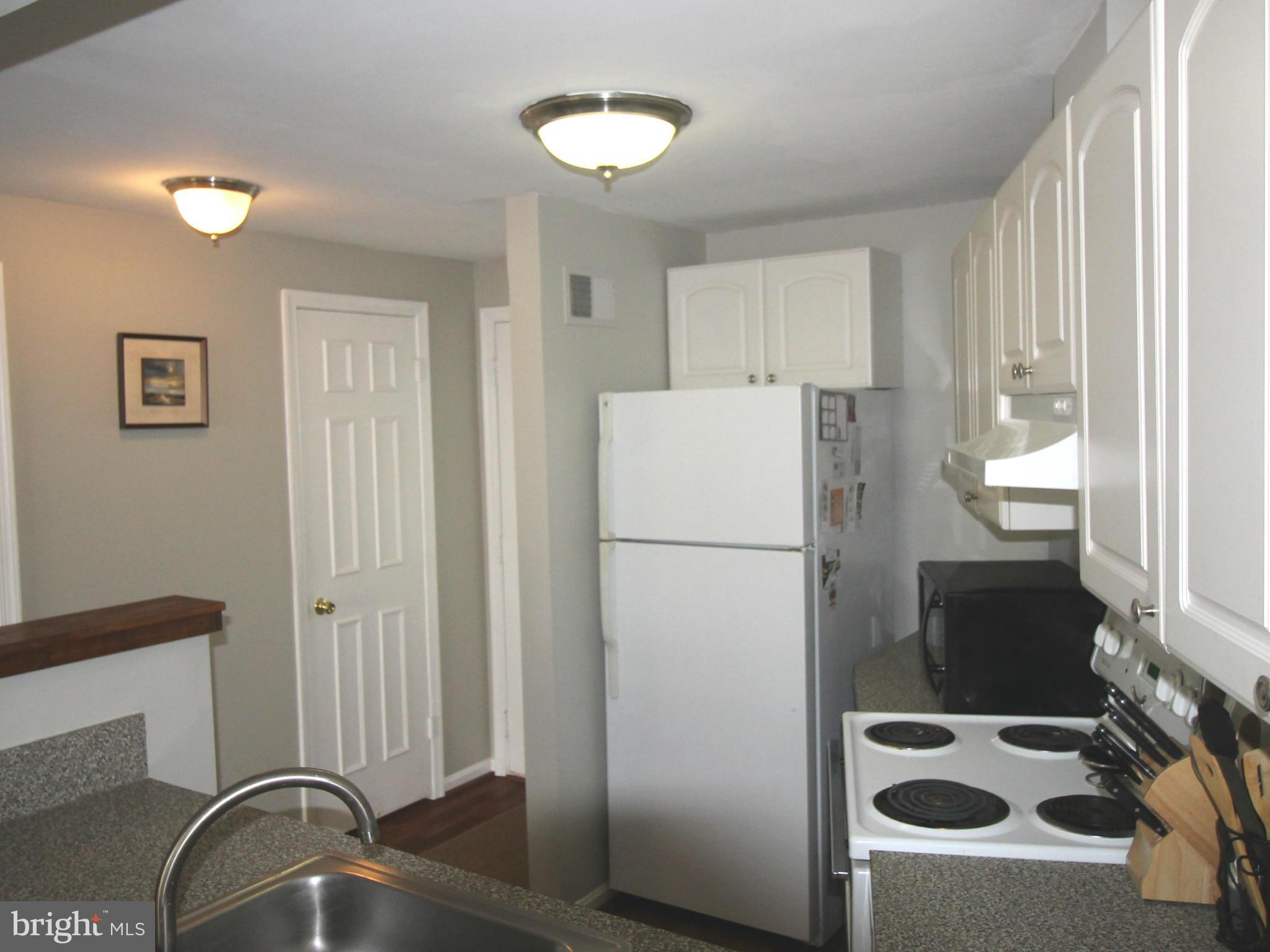 11186 Silentwood Lane Reston, VA 20191 - Photo 6 of 30 Kitchen