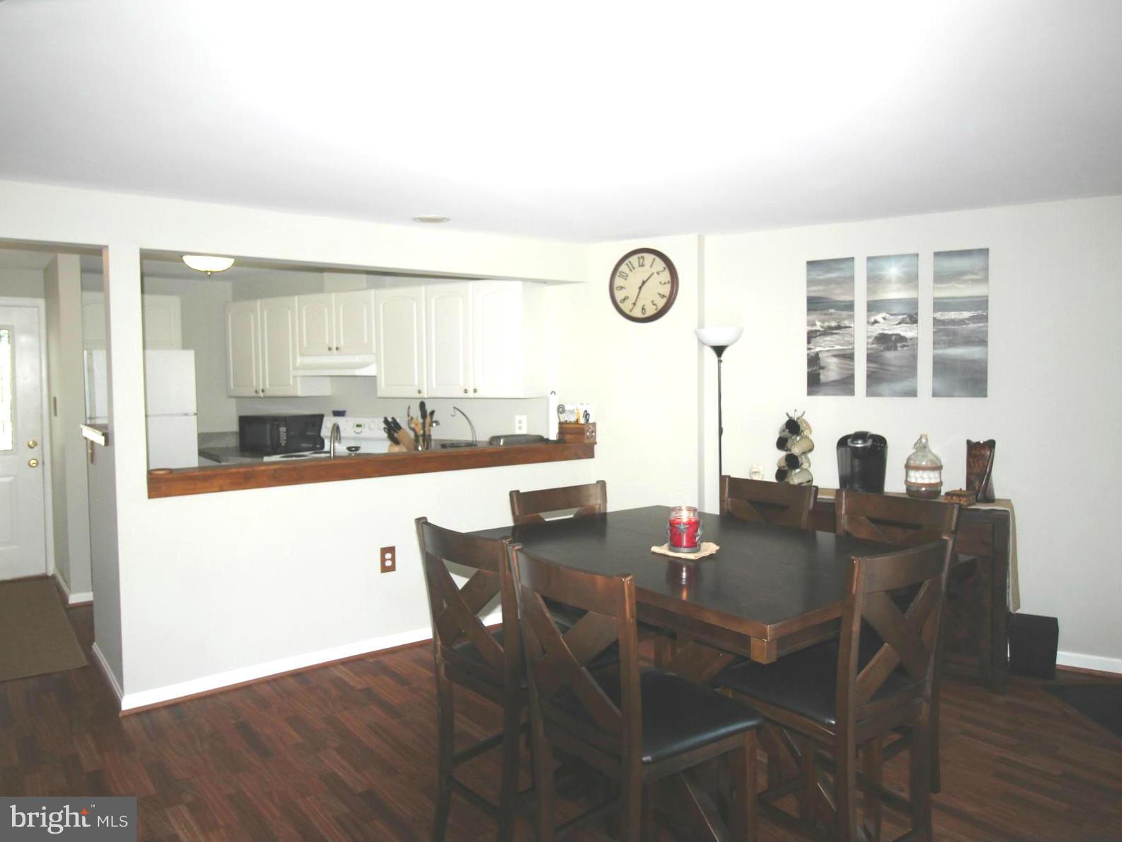 11186 Silentwood Lane Reston, VA 20191 - Photo 7 of 30 Living Room