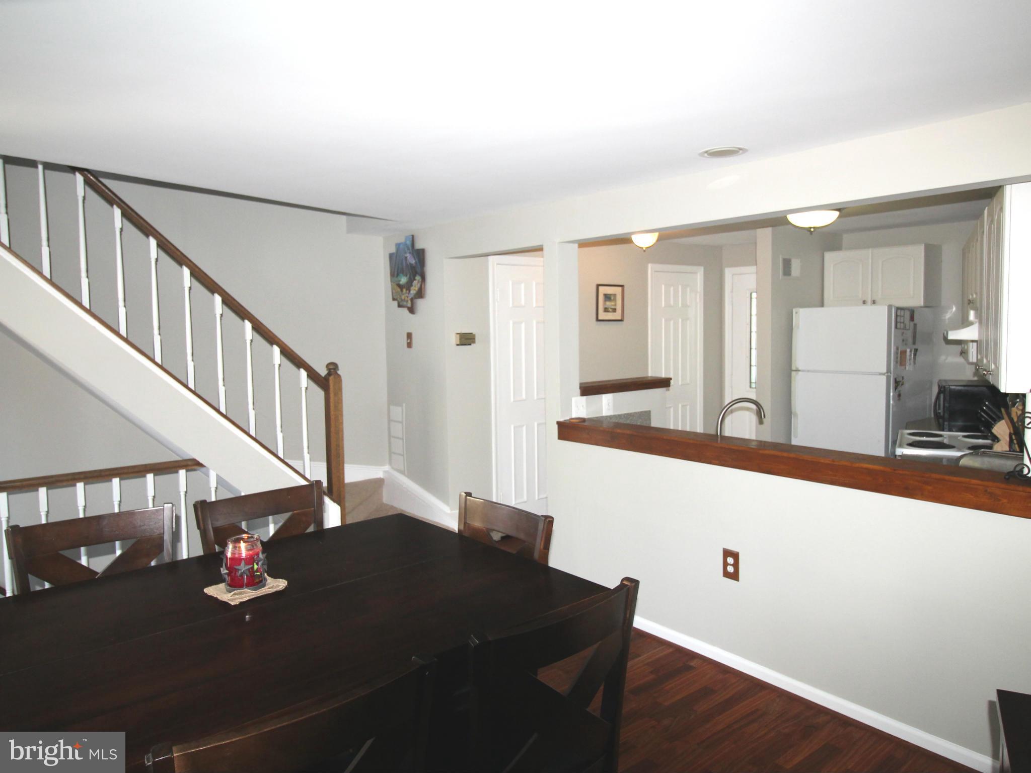 11186 Silentwood Lane Reston, VA 20191 - Photo 9 of 30 Living Room