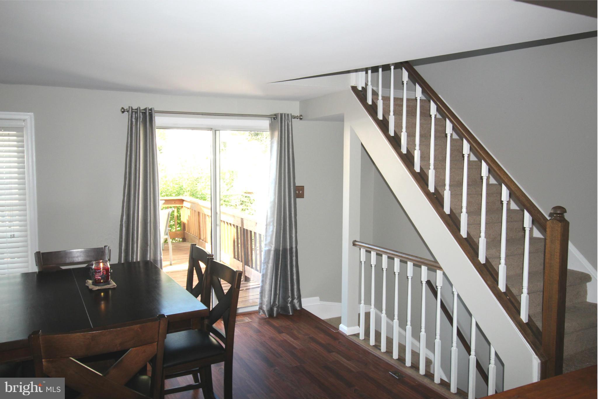 11186 Silentwood Lane Reston, VA 20191 - Photo 10 of 30 Living Room