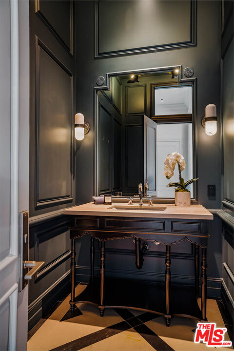 9779 Oak Pass Road Beverly Hills, CA 90210 - Photo 13 of 43 a view of entryway