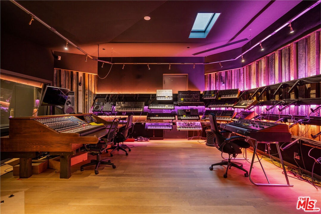 9779 Oak Pass Road Beverly Hills, CA 90210 - Photo 35 of 43 a view of a bar restaurant