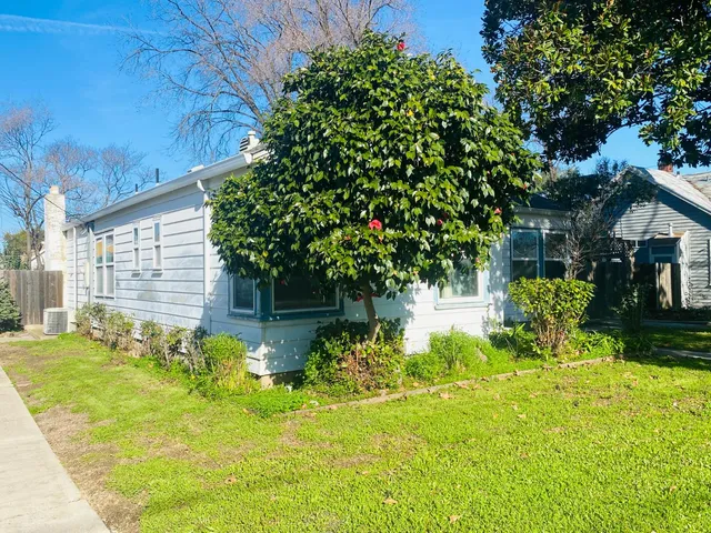 a view of a house with swimming pool