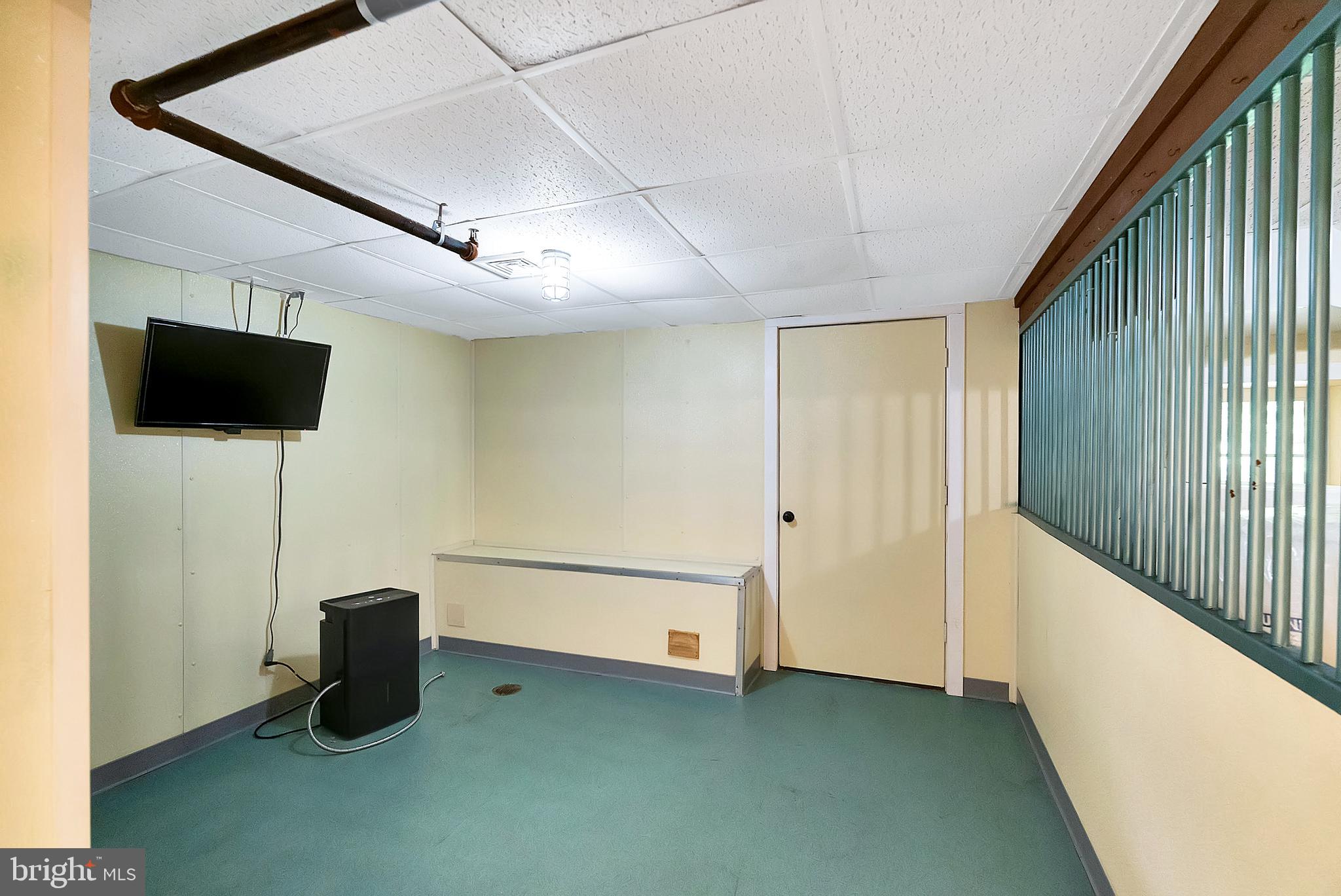 636 Almshouse Road Ivyland, PA 18974 - Photo 55 of 90 Kennel