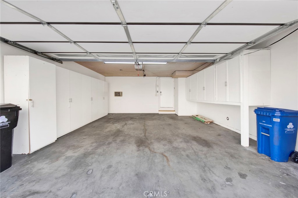 9745 Vía Roma Burbank, CA 91504 - Photo 29 of 38