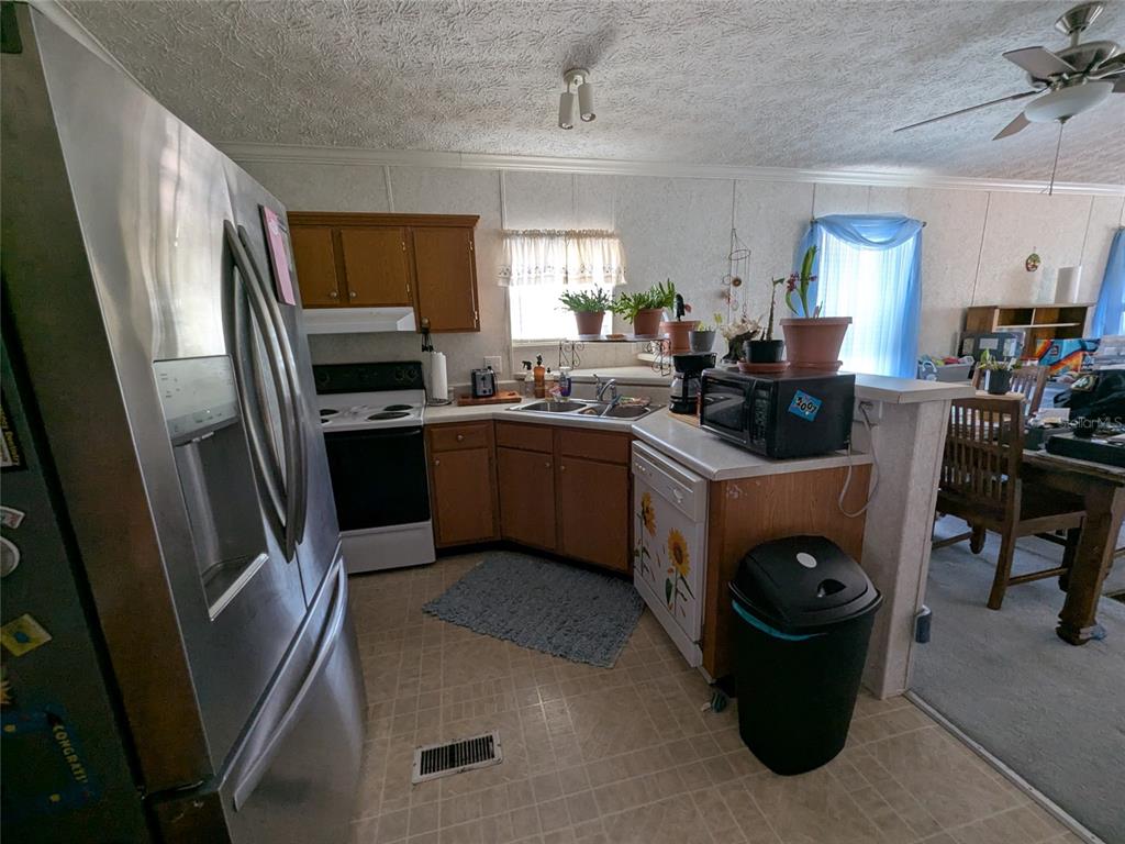5139 Northeast Sandy Road Arcadia, FL 34266 - Photo 22 of 45 a kitchen with stainless steel appliances granite countertop a sink a stove a refrigerator and cabinets