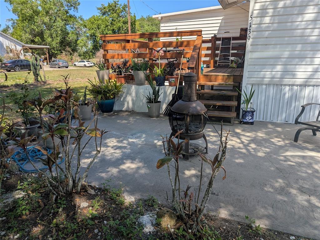 5139 Northeast Sandy Road Arcadia, FL 34266 - Photo 37 of 45 a view of a chairs and table in the patio