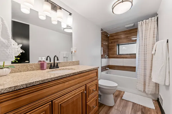 $379,999 | 84 South Weston Avenue, Elgin, IL 60123