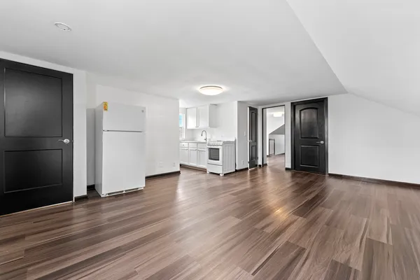 $379,999 | 84 South Weston Avenue, Elgin, IL 60123