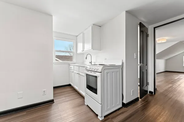 $379,999 | 84 South Weston Avenue, Elgin, IL 60123