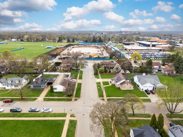 $379,999 | 84 South Weston Avenue, Elgin, IL 60123
