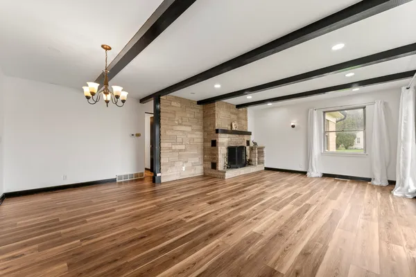 $379,999 | 84 South Weston Avenue, Elgin, IL 60123
