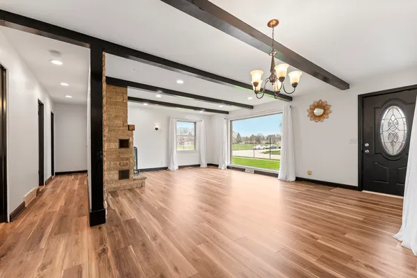 $379,999 | 84 South Weston Avenue, Elgin, IL 60123