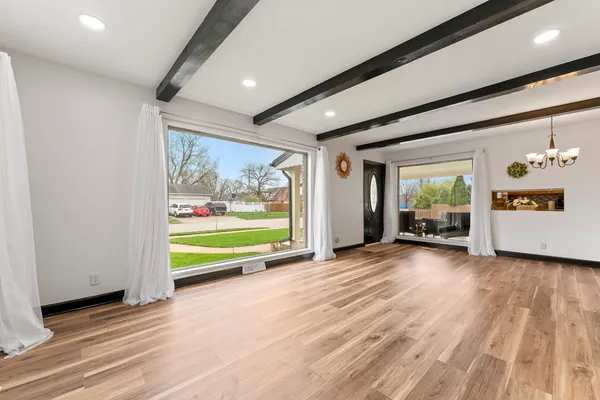 $379,999 | 84 South Weston Avenue, Elgin, IL 60123