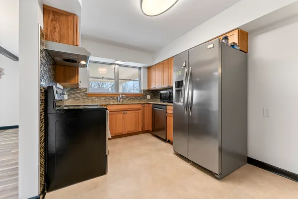 $379,999 | 84 South Weston Avenue, Elgin, IL 60123