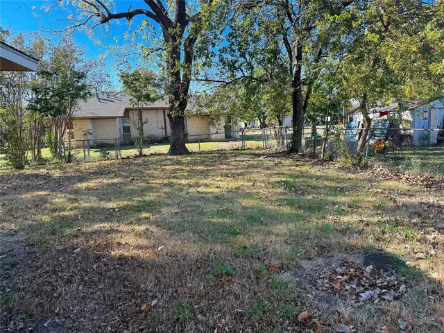 $1,550 | 406 North College Street, Howe, TX 75459