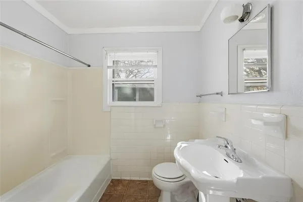 $1,400 | 406 North College Street, Howe, TX 75459