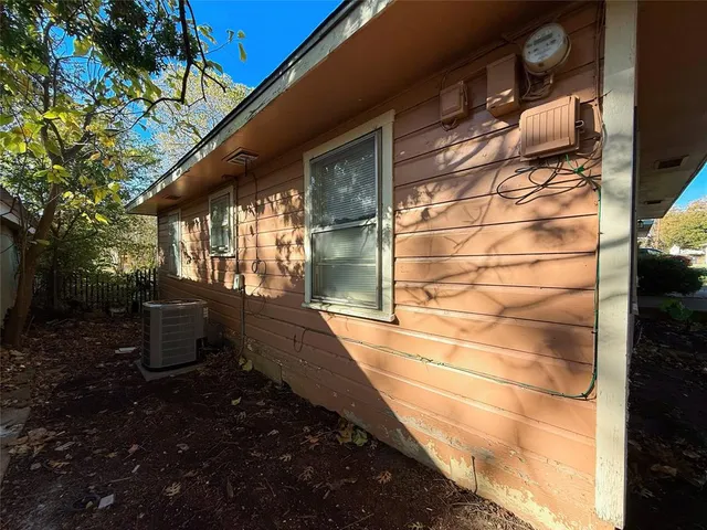 a view of backyard of house