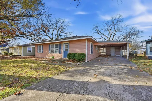 $1,400 | 406 North College Street, Howe, TX 75459