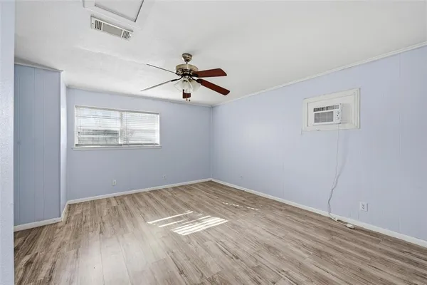 $1,400 | 406 North College Street, Howe, TX 75459