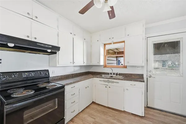 $1,400 | 406 North College Street, Howe, TX 75459