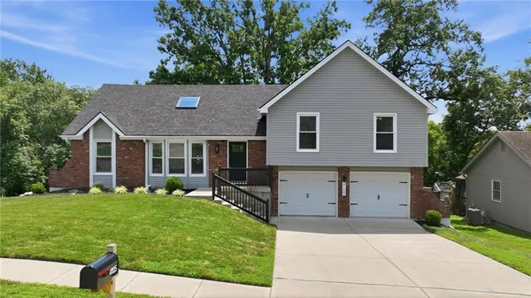 $400,000 | 4105 Northwest 74th Street, Kansas City, MO 64151