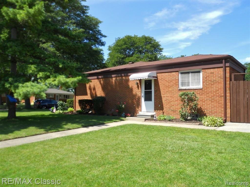 32710 Ridgefield Avenue Warren, MI 48088 - Photo 18 of 19 Side Entrance.