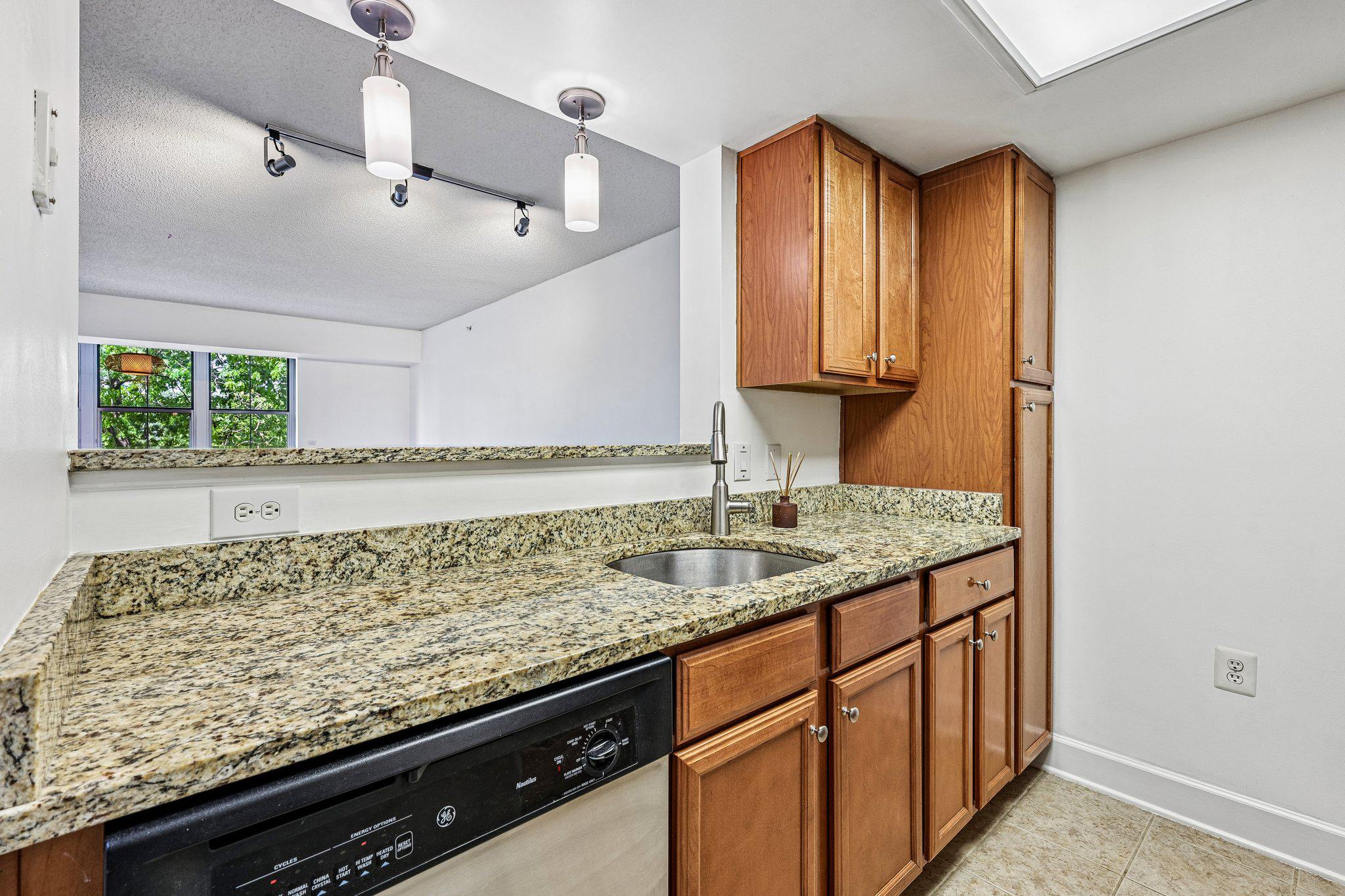 11800 Sunset Hills Road, Unit 509 Reston, VA 20190 - Photo 12 of 37 Large work space