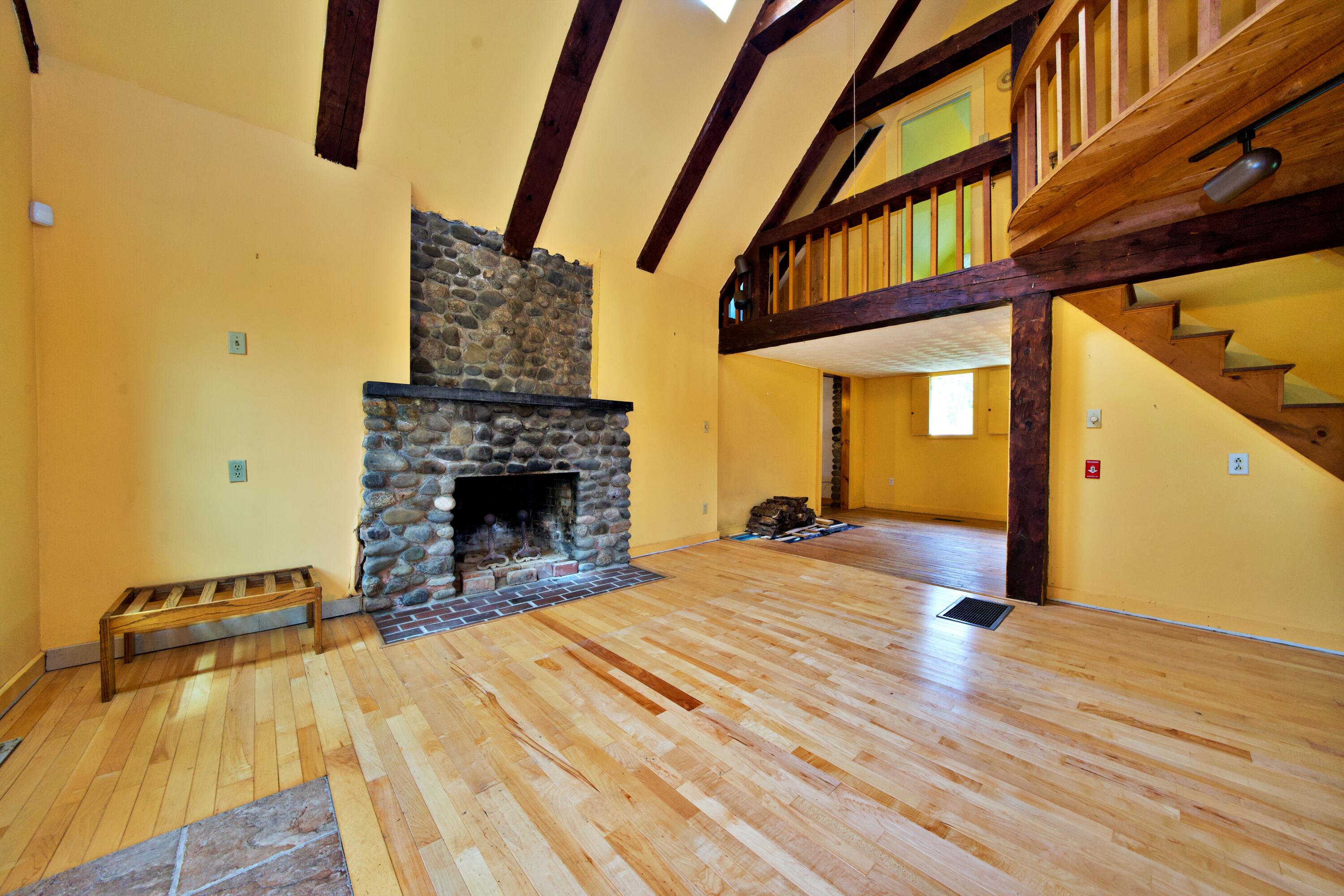 1442 State Street Bangor, ME 04401 - Photo 7 of 29 Living Room