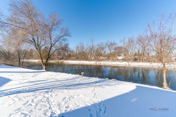 $359,900 | 644 Needlegrass Parkway, Antioch, IL 60002