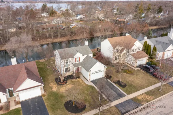 $359,900 | 644 Needlegrass Parkway, Antioch, IL 60002