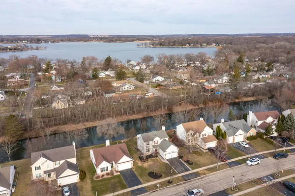 $359,900 | 644 Needlegrass Parkway, Antioch, IL 60002