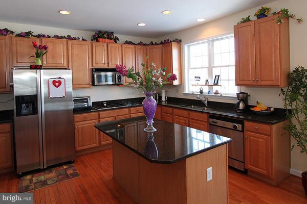 2514 Sapling Ridge Lane Brookeville, MD 20833 - Photo 13 of 25 HARDWOOD FLRS, GRANITE COUNTER, ISLAND